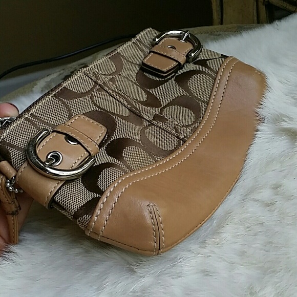 👜Coach signature tan/brown wristlet - Picture 3 of 8